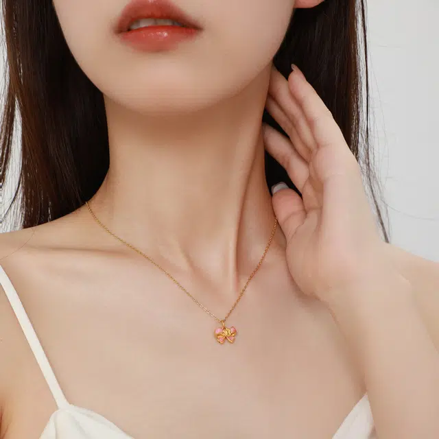 周大生 蝴蝶结硬金多巴胺穿搭 足金 一口价 黄金吊坠 女款