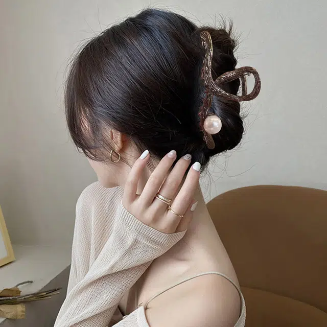贯古今 简约大抓夹仿珍珠鲨鱼夹后脑勺多发量盘发发抓子 合金 发夹 女款