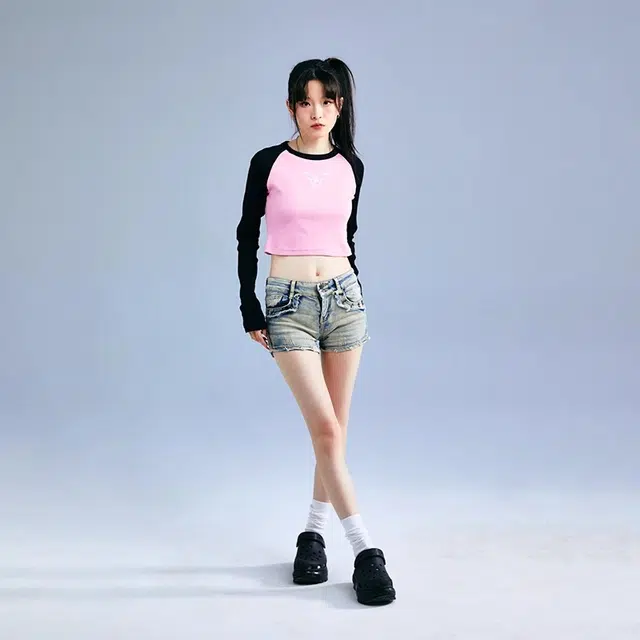 BURNIN PINK Logo T