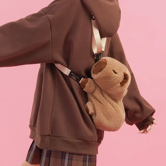 抱竹 古力古力 卡皮巴拉玩偶 可爱日常百搭 毛绒 双肩包 常规 男女同款情侣款 浅棕色