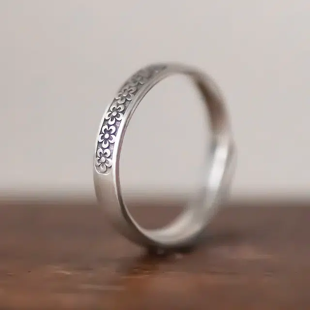 990