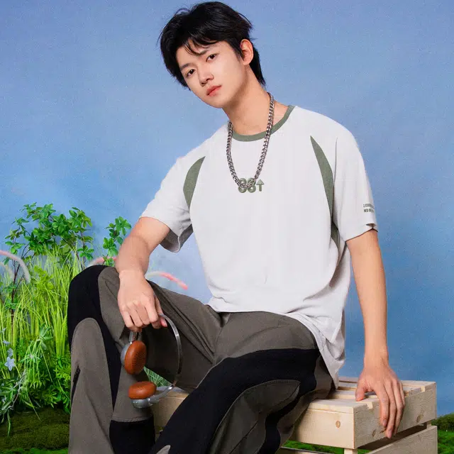 88rising Split Color Logo T-Shirt Pearl Gray