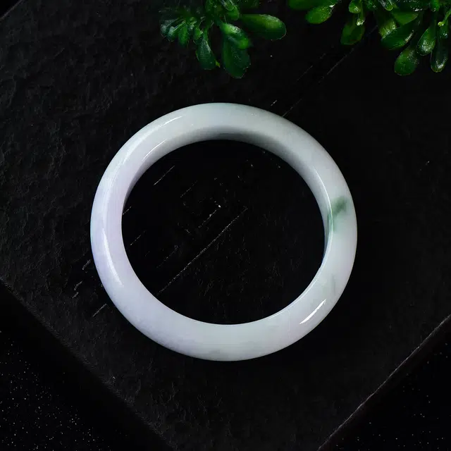 55.6mm