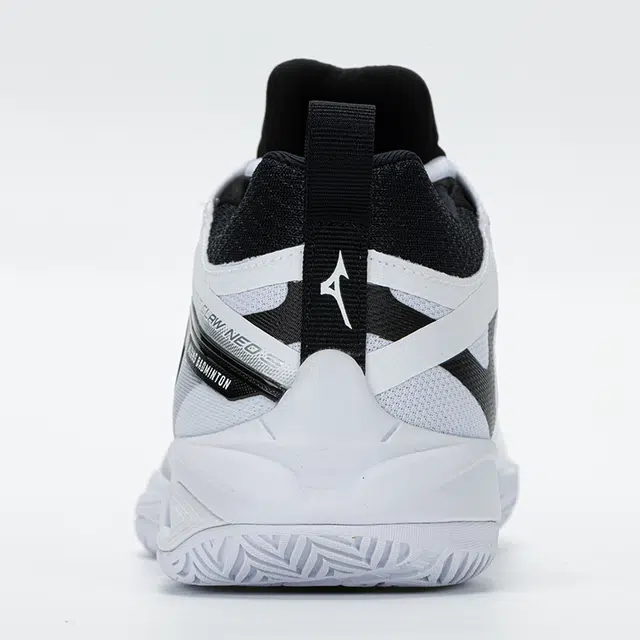 Mizuno WAVE CLAW NEO 3