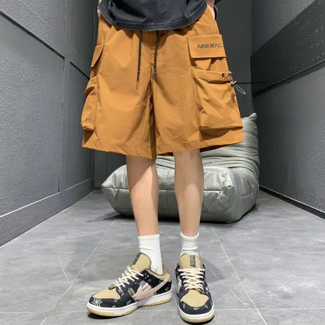 稻草人 美式高街潮牌无性别主义创意字母百搭宽松户外抽绳大口袋休闲运动日常通勤舒适基础款工装短裤 男女同款