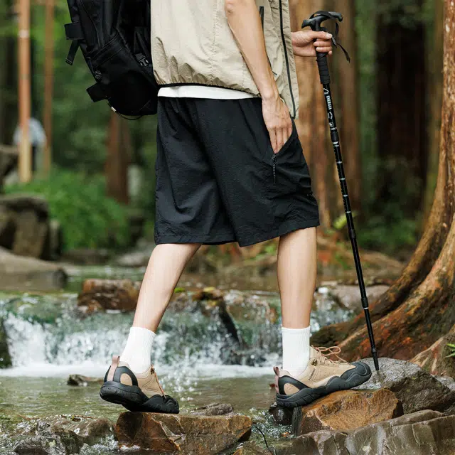 稻草人 美式高街潮牌无性别主义创意字母百搭宽松户外跑步运动日常通勤亲肤舒适基础款休闲工装短裤 男女同款