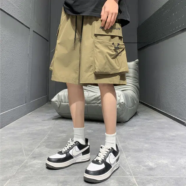 稻草人 美式高街潮牌无性别主义创意字母百搭宽松户外抽绳大口袋休闲运动日常通勤舒适基础款工装短裤 男女同款