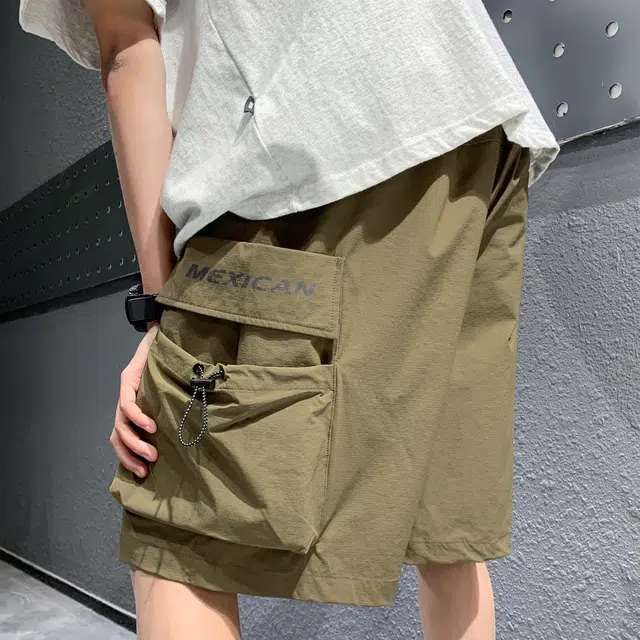 稻草人 美式高街潮牌无性别主义创意字母百搭宽松户外抽绳大口袋休闲运动日常通勤舒适基础款工装短裤 男女同款