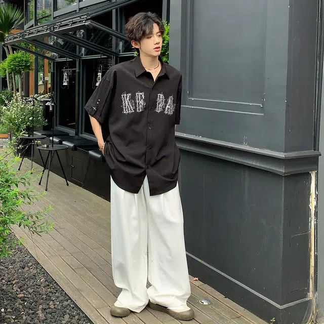 功夫熊猫 美式复古嘻哈街头风创意趣味字母印花垂感条纹金属装饰设计直筒宽松翻领单排扣休闲短袖衬衫 男女同款