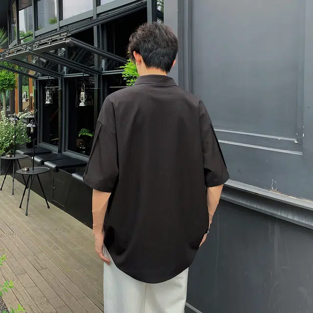 功夫熊猫 美式复古嘻哈街头风创意趣味字母印花垂感条纹金属装饰设计直筒宽松翻领单排扣休闲短袖衬衫 男女同款