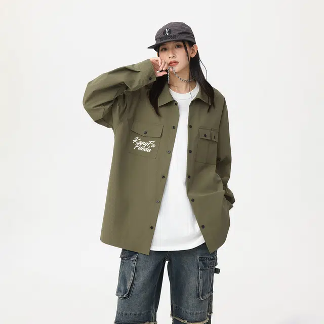 功夫熊猫 美式复古学院风创意动漫字母印花基础款纯色胸前口袋纽扣肌理感翻领时尚百搭长袖衬衫 男女同款