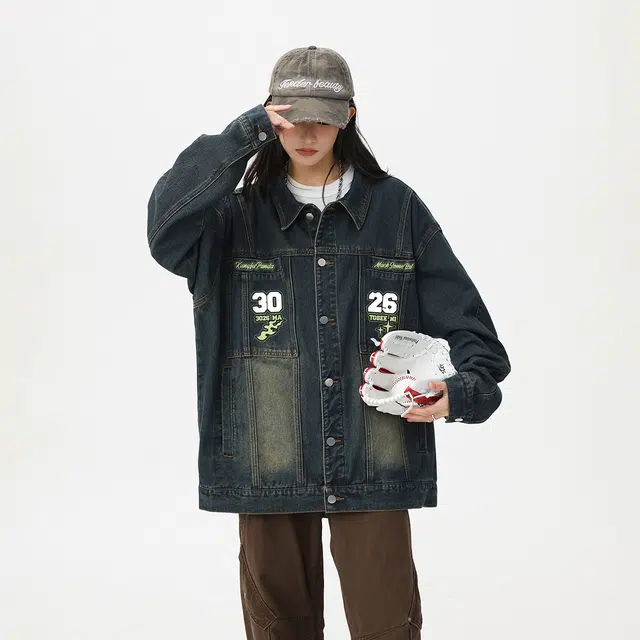 功夫熊猫 美式嘻哈街头风创意字母印花重水洗做旧渐变色复古飞行员夹克拼接设计痞帅潮流百搭上衣宽松舒适氛围感港味牛仔外套 通用