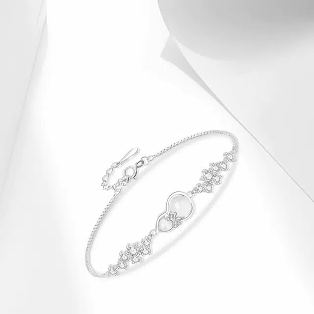 牧言 蝴蝶结葫芦 温柔气质清冷复古新中式小众浪漫高级感 光面立体闪耀在逃公主圆润福禄微笑弧度 日常约会#好运 琉璃 手链 女款