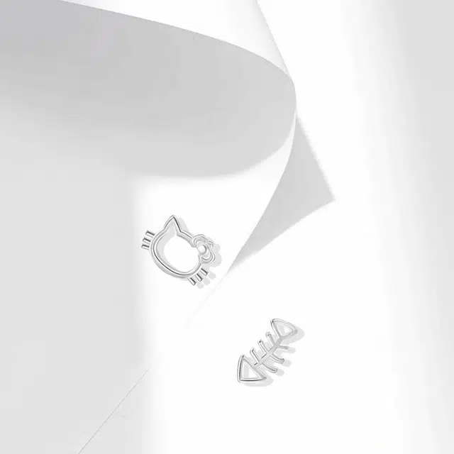 【S999纯银 养耳洞】 牧言 猫鱼 萌趣可爱小众浪漫高级感 精致镂空蝴蝶结招财猫咪小鱼睡觉免摘小巧百搭 日常通勤 好运 足银 耳钉 女款