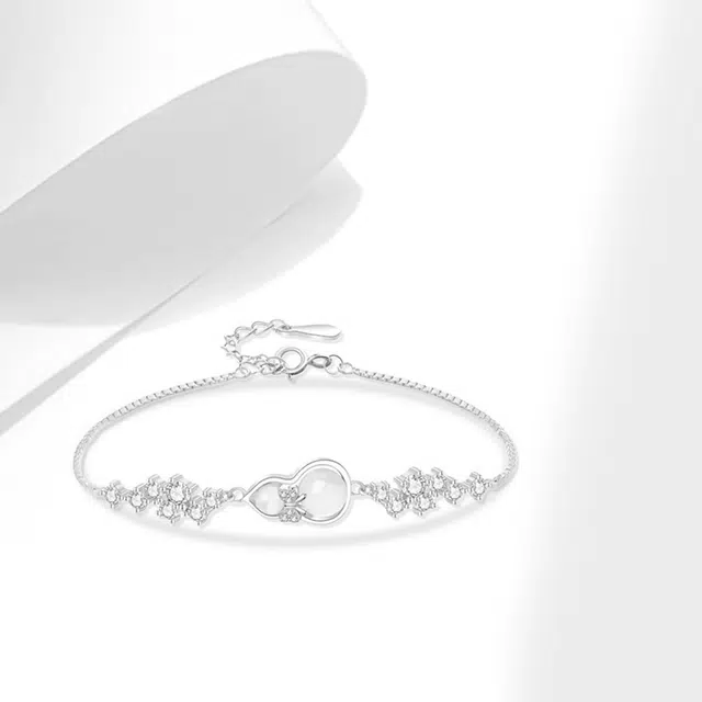 牧言 蝴蝶结葫芦 温柔气质清冷复古新中式小众浪漫高级感 光面立体闪耀在逃公主圆润福禄微笑弧度 日常约会#好运 琉璃 手链 女款