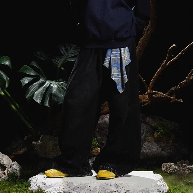 花蔓色 可拆卸方巾拼接多拉链微收口弯刀牛仔裤 男女同款 黑色