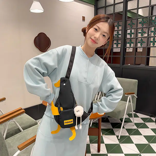 草丛喵喵喵 日系童趣小鸭子 搞怪可爱丑萌小众简约设计个性百搭 尼龙 斜挎包背包 常规 女款 白色/黑色/黄色/蓝色