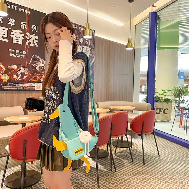 草丛喵喵喵 日系童趣小鸭子 搞怪可爱丑萌小众简约设计个性百搭 尼龙 斜挎包背包 常规 女款 白色/黑色/黄色/蓝色