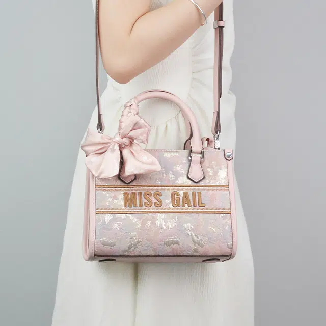 MISS GAIL PU