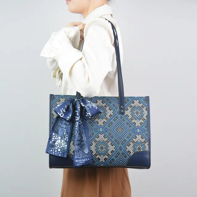 MISS GAIL Tote