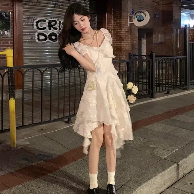 依钗 法式优雅纯色收腰不规则裁剪休闲气质连衣裙 女款
