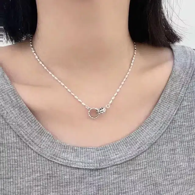 925