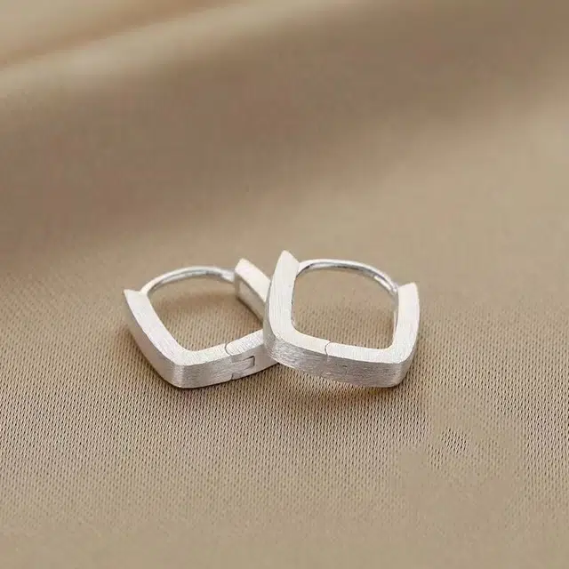990