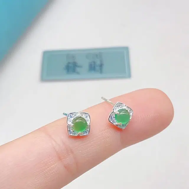 老庆云银楼 四叶草 国风新中式  精致优雅复古风 精致小巧 小众轻奢时尚高级感 玉髓 耳钉 女款