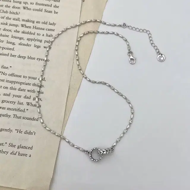 925