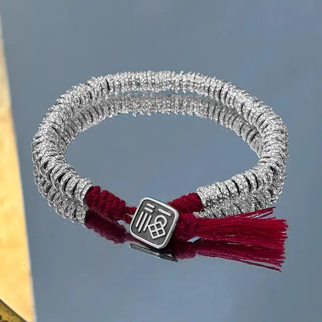 925