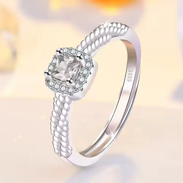 925