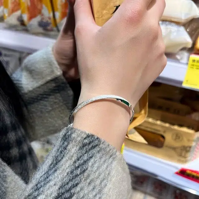 999