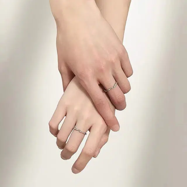 925