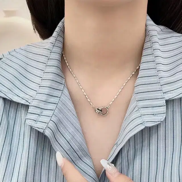 925