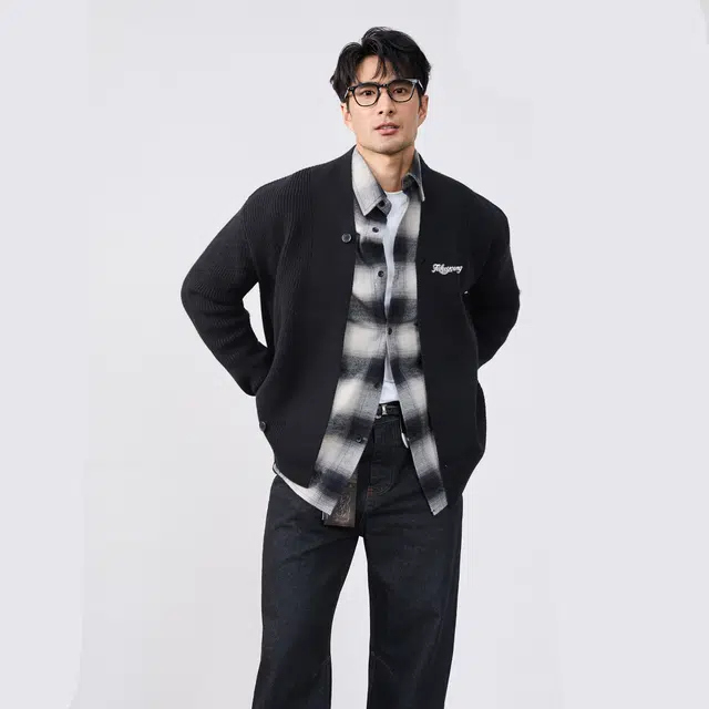 Fakeyoung logoV