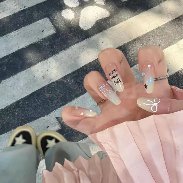 奥兰诺 手工穿戴甲涂鸦蝴蝶结渐变光疗可爱少女百搭美甲可拆卸  杏仁浅色晕染 蝴蝶结