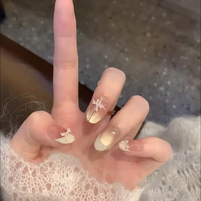 奥兰诺 小香风法式爆款穿戴甲显白气质美甲蝴蝶结猫眼轻奢高级感蝴蝶结  杏仁浅色裸色 可爱
