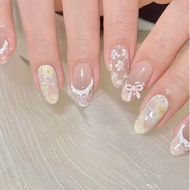 奥兰诺 可爱氛围感小碎花穿戴甲高颜值杏仁立体珍珠裙摆少女美甲可拆卸  杏仁浅色跳色 可爱