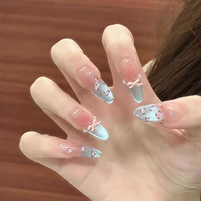 奥兰诺 蓝色法式猫眼渐变穿戴甲轻奢高级纯欲豹纹立体蝴蝶结美甲  杏仁椭圆浅色晕染