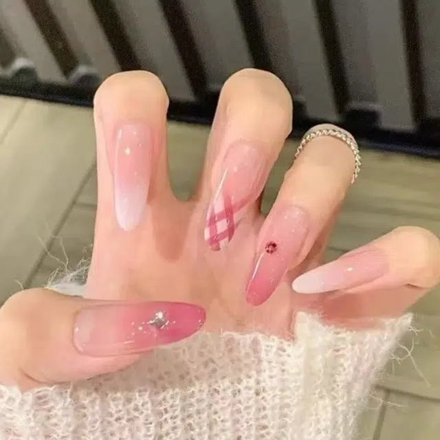 奥兰诺 温柔粉色渐变格纹甜美穿戴甲少女韩系美甲贴片可拆卸  杏仁浅色渐变 可爱