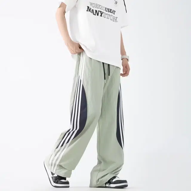 虫小绿 美式高街侧边拼接织带设计速干透气冰丝凉感降落伞工装裤宽松阔腿坠垂感显瘦百搭运动裤伞兵裤直筒休闲裤 男女同款