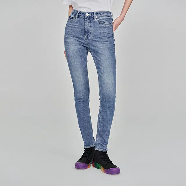 Lee FW23 419