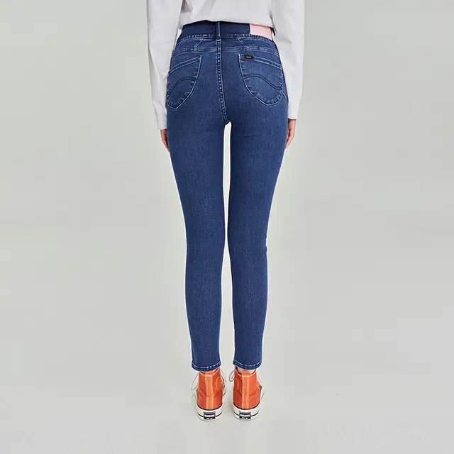 Lee FW23 419