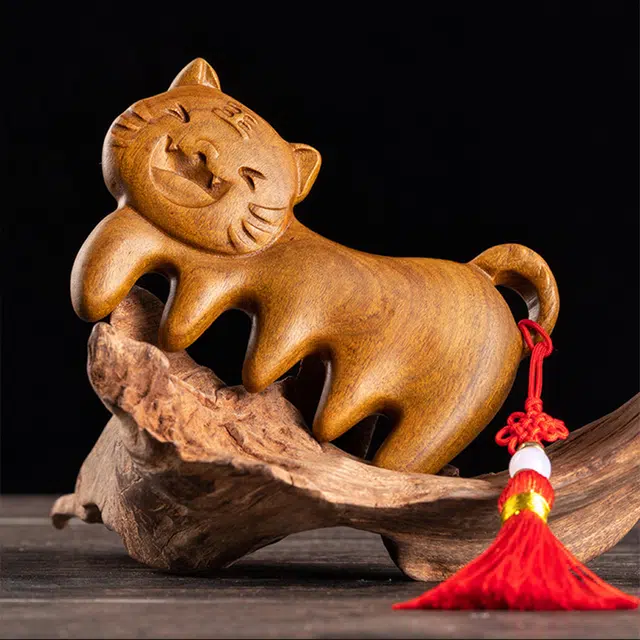 悦语 檀木按摩梳可爱老虎头疗头皮木梳子刮痧经络解压按摩梳实用