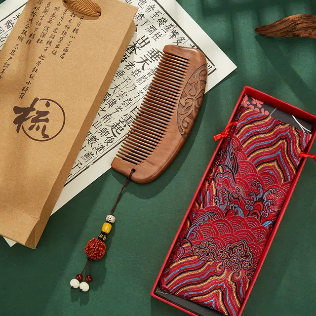 悦语 桃木梳便携老料桃木梳子生日伴手礼品梳子礼盒装木梳
