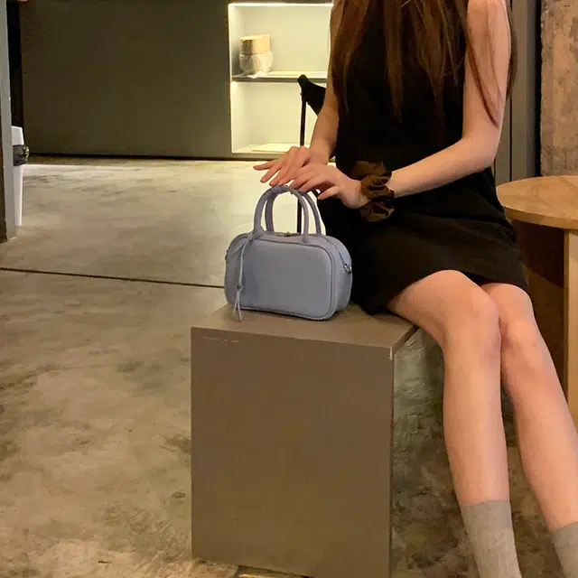 西木汀 绵绵 春夏小众简约少女感潮流时尚高级感百搭通勤必备 牛皮 波士顿包小方包斜挎包单肩包手提包 常规 女款 蓝色/黑色/银色