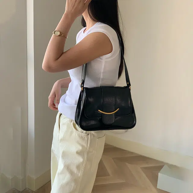 Ximuting Microglow Classic Flap Shoulder Bag Small Black Ivory