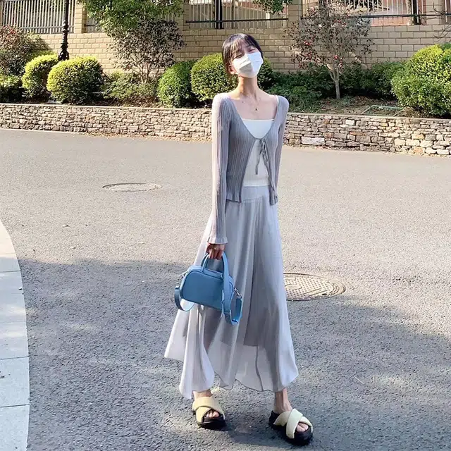 西木汀 绵绵 春夏小众简约少女感潮流时尚高级感百搭通勤必备 牛皮 波士顿包小方包斜挎包单肩包手提包 常规 女款 蓝色/黑色/银色