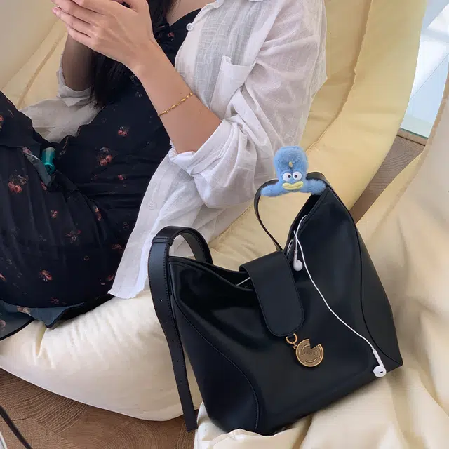 西木汀 戚风 小众设计高级感简约百搭时尚通勤水桶包 牛皮 斜挎单肩包 大号 女款 多色