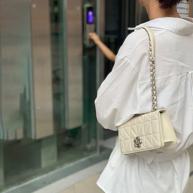 西木汀 拉芙小姐 高级感小众设计腋下包休闲百搭通勤包 牛皮 单肩斜挎包 小号 女款 米白色/深邃黑/波尔多红